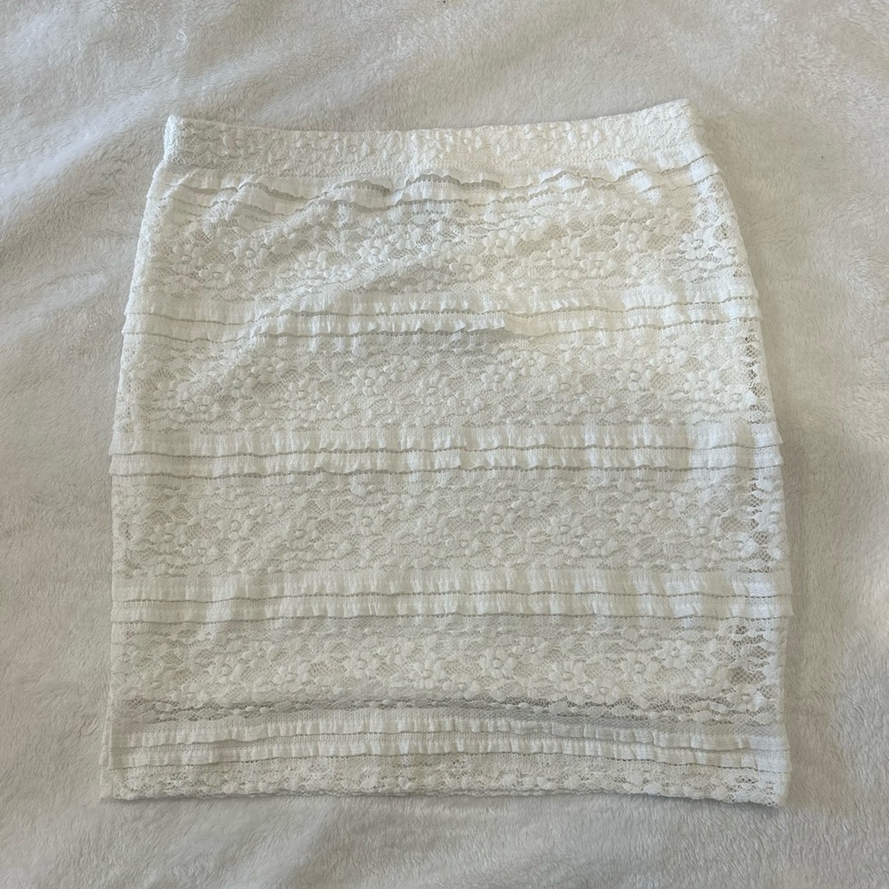 y2k lace skirt!